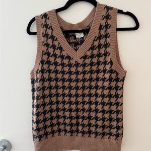 Abercrombie Kids Tan and Black V-Neck Sweater Vest